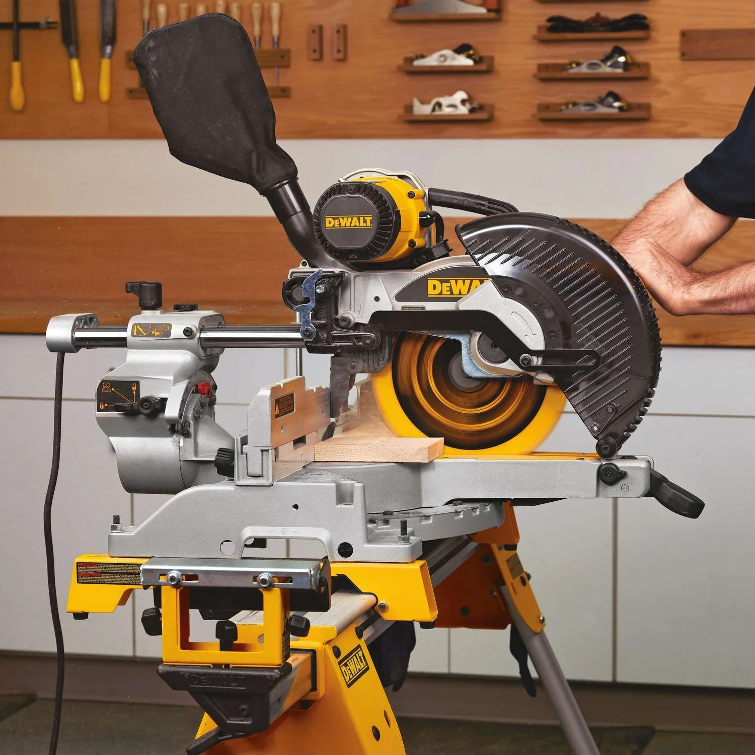 DeWalt Precision Trim 10 In. D X 5/8 In. Carbide Circular Saw Blade 60 Teeth 1 Pk 6 DeWalt Precision Trim 10 In. D X 5/8 In. Carbide Circular Saw Blade 60 Teeth 1 Pk - Image 4