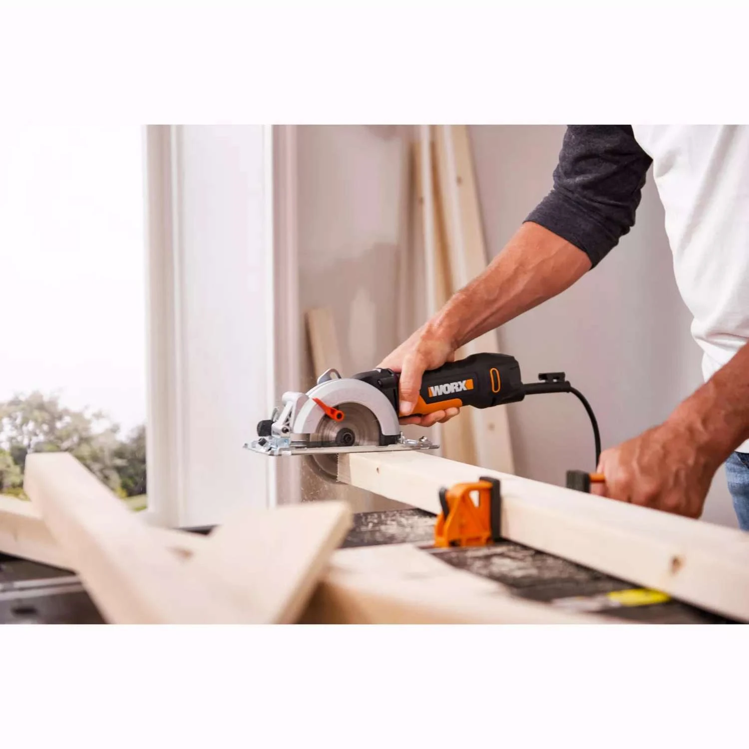 Worx 4.5 Amps 4-1/2 In. Corded Compact Circular Saw 6 Worx 4.5 Amps 4-1/2 In. Corded Compact Circular Saw - Image 4