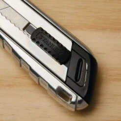 Stanley FatMax 8 In. Retractable Snap Knife Black/Silver 1 Pk -DeWALT Outlet 33ff4967 c189 4c51 b392 614bd2e0d479