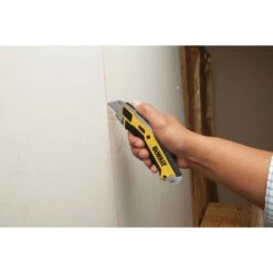 DeWalt 7 In. Retractable Utility Knife Black/Yellow 1 Pk -DeWALT Outlet 73caa54b c53e 432b b2c8 91710e7415b4