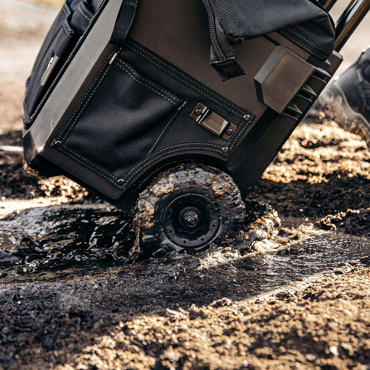 ToughBuilt 17.91 In. W X 19.69 In. H Polyester/Polypropylene Massive Mouth Roller Tool Bag 21 Pocket 7 ToughBuilt 17.91 In. W X 19.69 In. H Polyester/Polypropylene Massive Mouth Roller Tool Bag 21 Pocket - Image 5