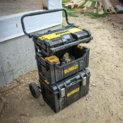 DeWalt ToughSystem 20 V Lithium-Ion Worksite Radio And Charger 1 Pc -DeWALT Outlet c3af5148 9b1a 46f9 91be 5a6e50e06719
